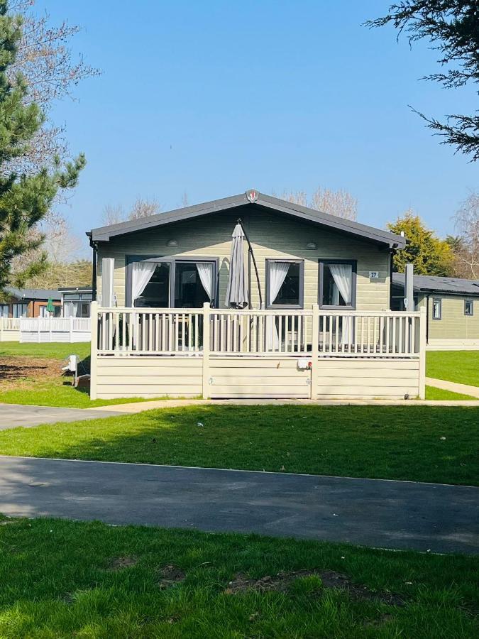 Reynards Retreat Lodge With Hot Tub Barmby on the Moor 外观 照片
